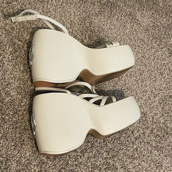 Naked Wolfe platform white strappy sandals style Mellow size 9 - Picture 6 of 9